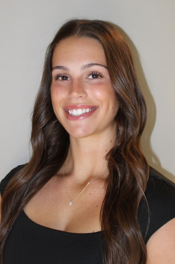 Hailey, Receptionist